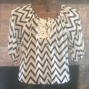 No Boundaries Chevron Medium Top